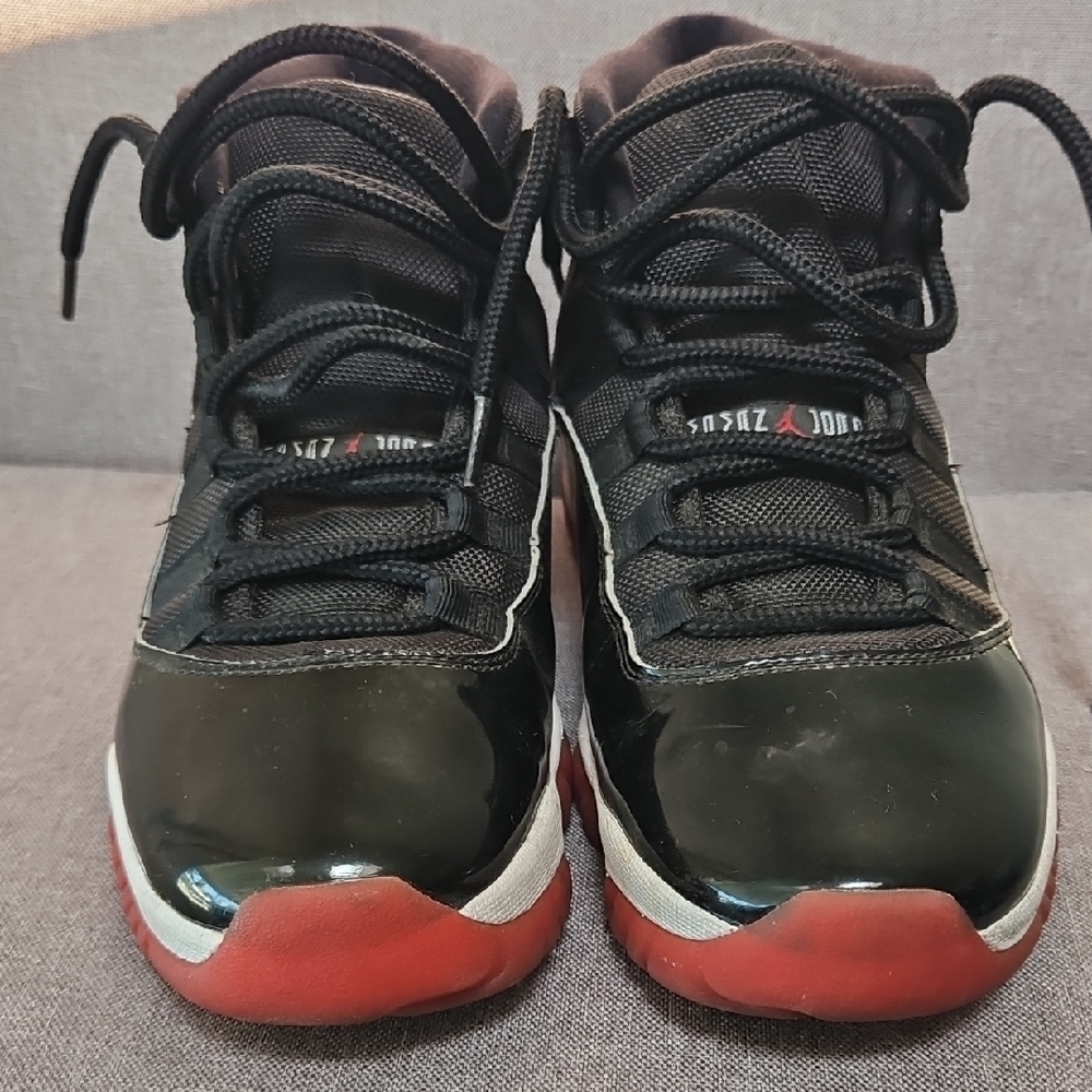Air Jordan 11 retro Black and Red High-Top Sneakers. Men Size 9.5 - Picture 14 of 17